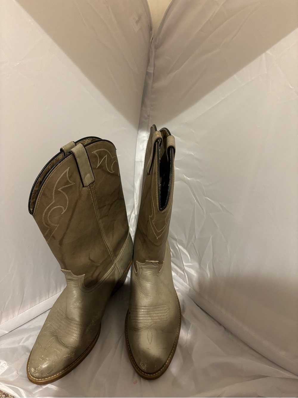 Classic Western Leather Boots in Light Brown - Dingo boot. Size 10